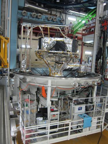 Gaia Service Module ready for thermal balance/thermal vacuum testing in the SIMLES chamber at Intespace Toulouse. The support equipment attached to the base of the test chamber can be seen in the lower part of the image. ***** 22 July 2012 ***** credits: Astrium SAS